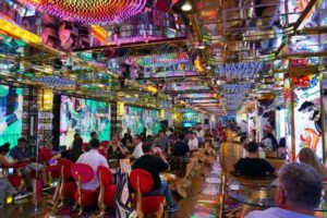 Robot Restaurant (Shinjuku) tokyo images 